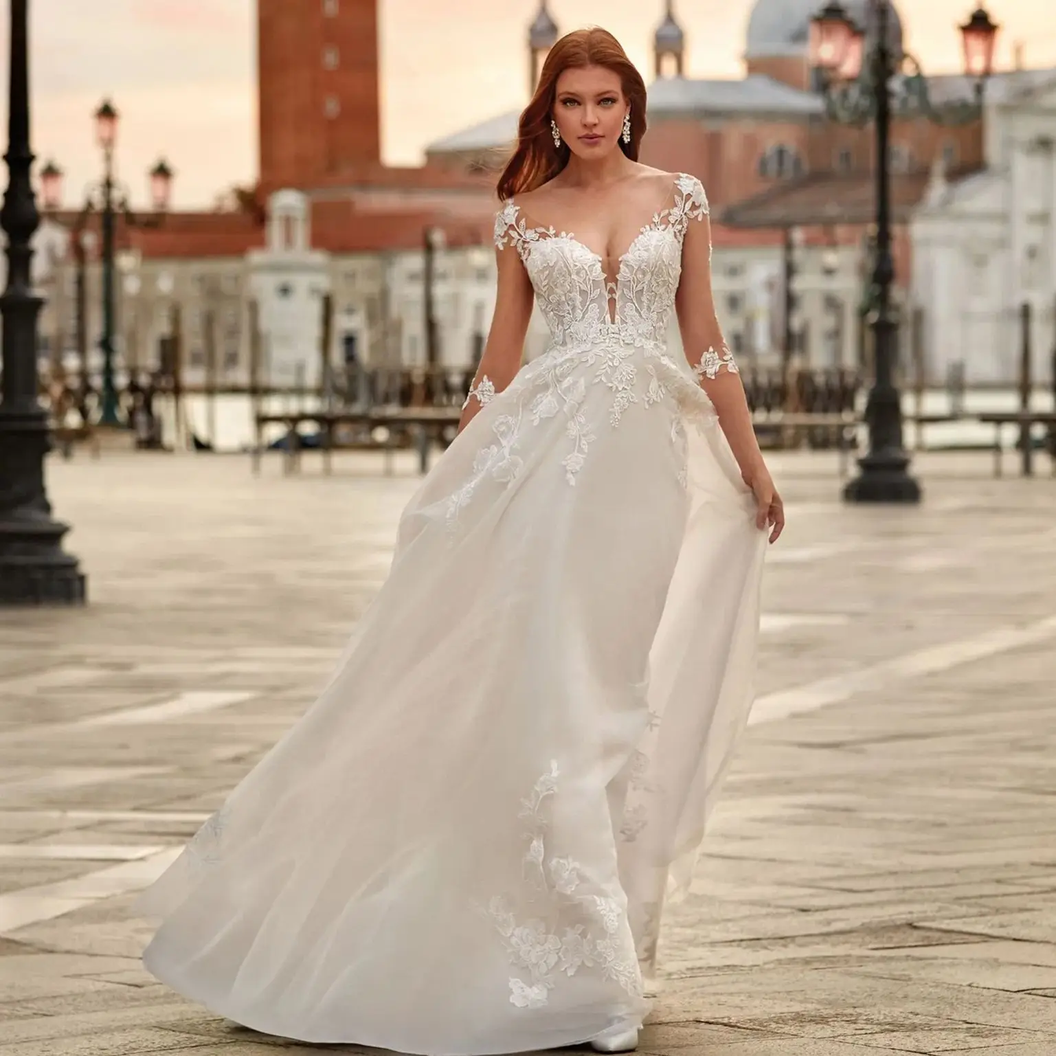 

2023 Classic A-Line Ivory Chiffon Wedding Dress Sexy V-Neck Lace Appliqued Cap Sleeves Bridal Gown Sweep Train Vestidos De Novia