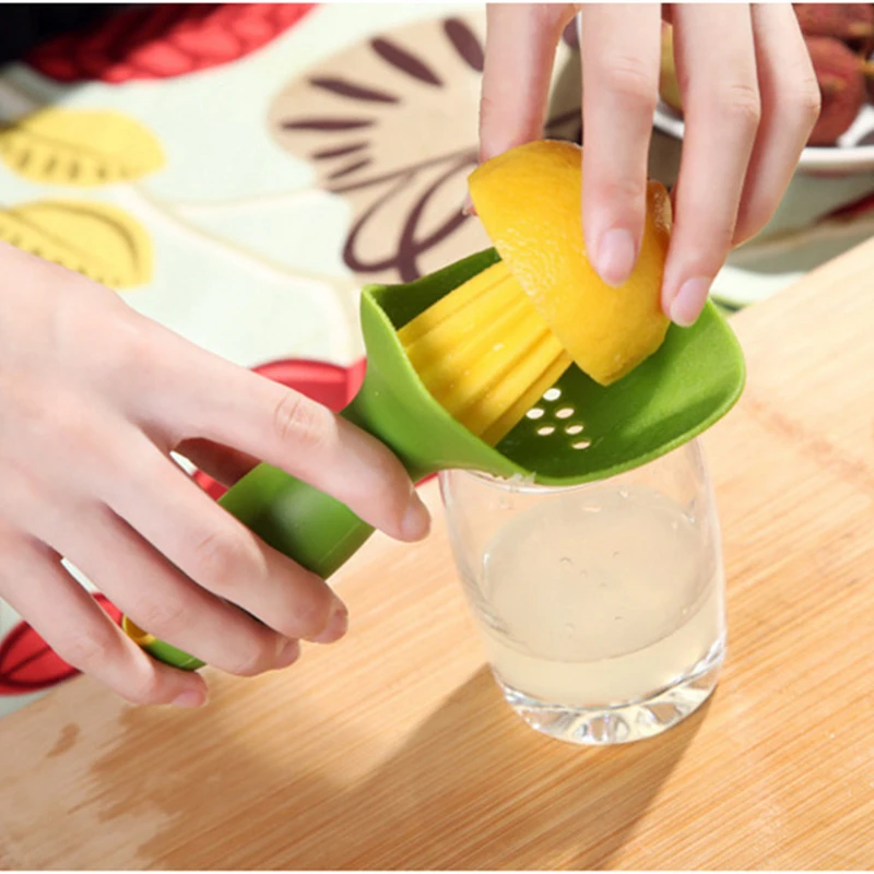 Manual Plastic Citrus Reamer Hand-held Orange Lemon Squeezers Portable Fruit Press