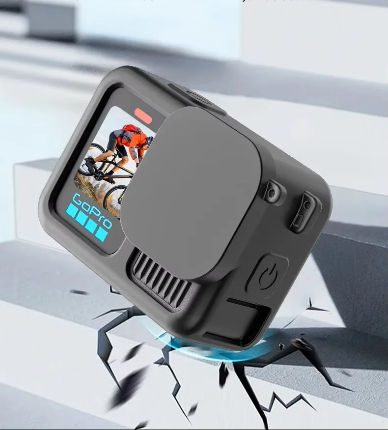 Coque silicone GoPro Hero 13 installée sur une caméra, protection complète avec accès au logement batterie.