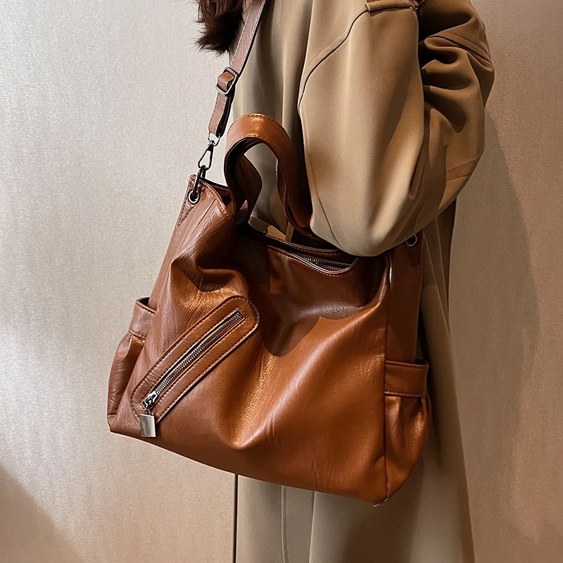 

2023 New One Shoulder Women's Bag Large Capacity Shopper Handbag Advanced Sense Fashion Casual Versatile Commuter Tote Bag Women
