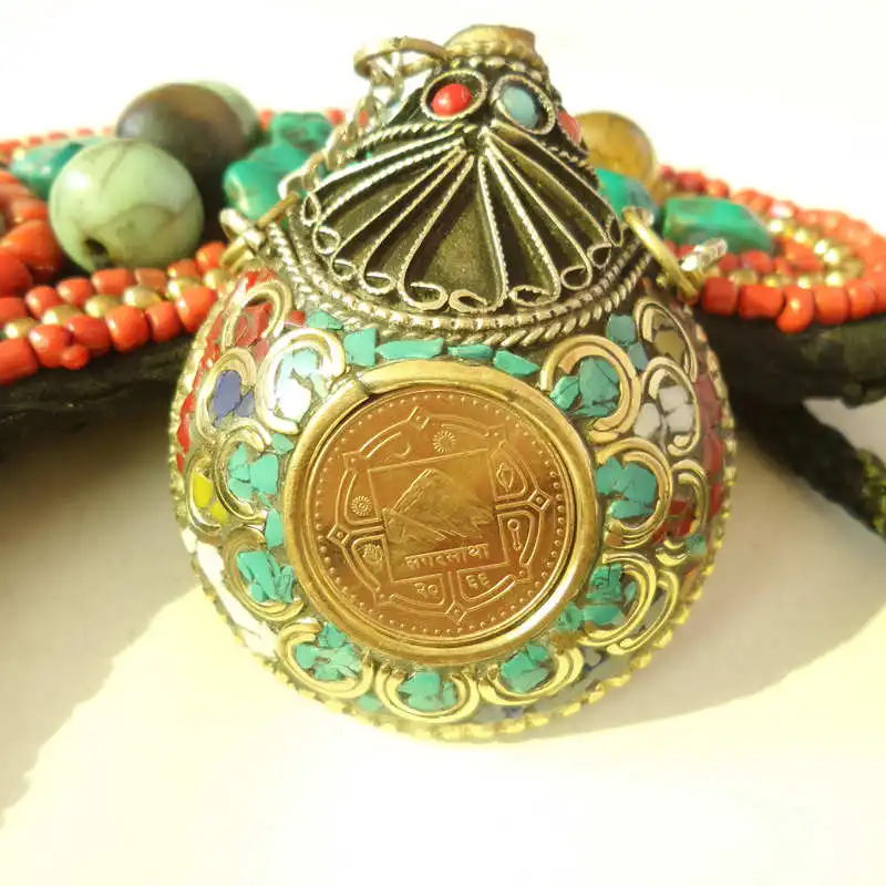 

BYH036 Tibet Fork handicraft Nepalese coins big snuff bottle,brass inlaid colorful stone clips 64mm Tibet Amulet Pendants