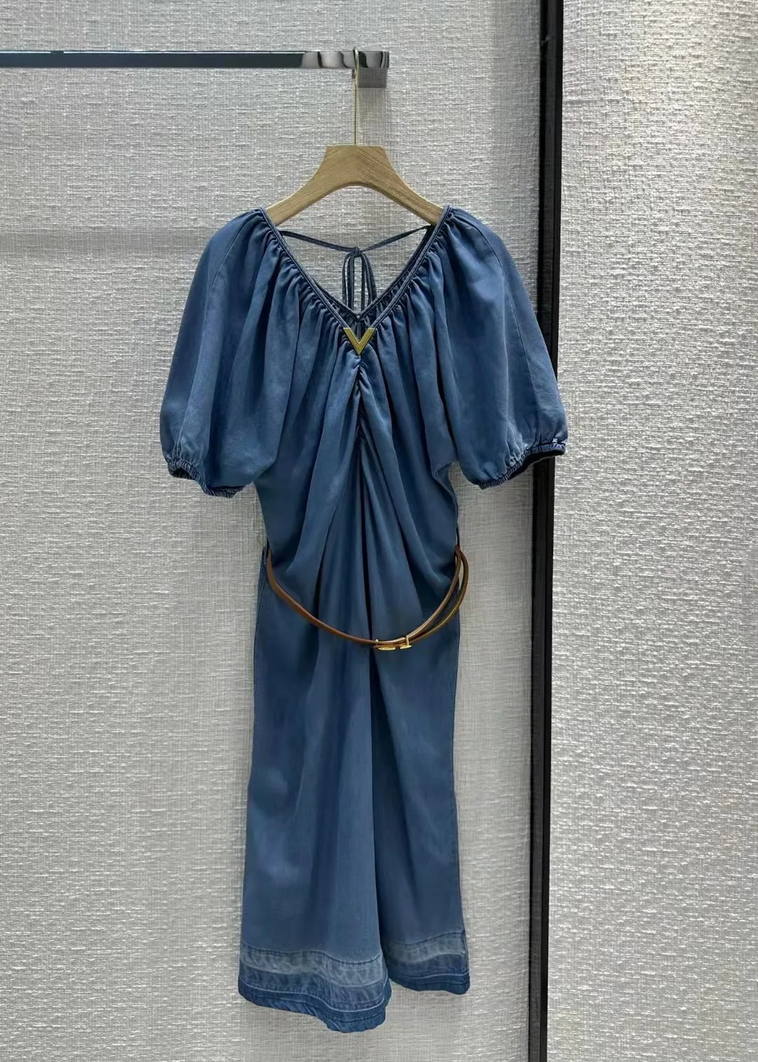 

2023 new fashion good quality runway silk denim V-neck denim wash with belt dress