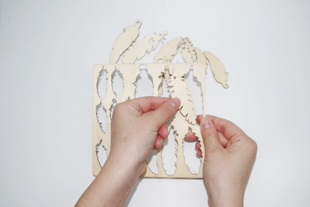 Mini Handgefertigte Windspiele Einhorn Holz-Feder-Traumfänger Wanddekoration Graffiti-fähig Heim- und Schlafzimmerdekoration – Detail 3