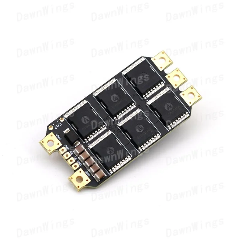 Détail du dissipateur et des composants électroniques du contrôleur haute tension TBS Lucid 90A pour drones FPV