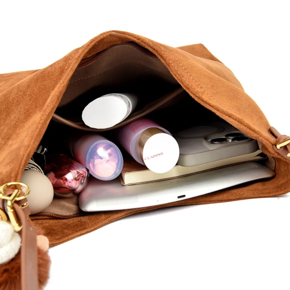 حقيبة هوبو جلد شمواه A4 أصلية