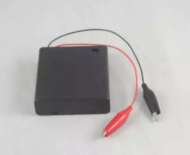 

Plastic 4 x 1.5V AA Batteries Holder With ON/OFF Switch Cover 4 Slots 6V AA Battery Storage Box Case with Alligator Clips