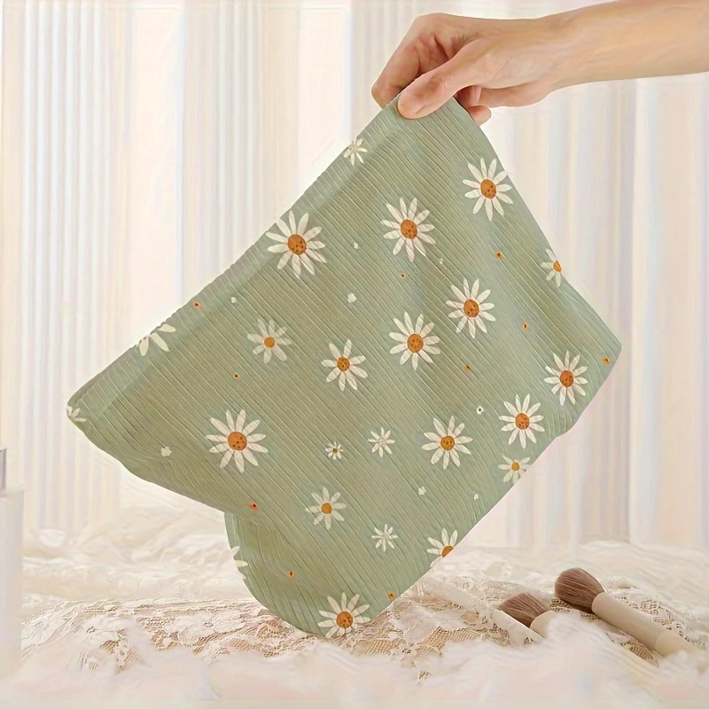 Simple small chrysanthemum pattern printed corduroy zipper makeup bag, lightweight and multifunctional cosmetic storage bag