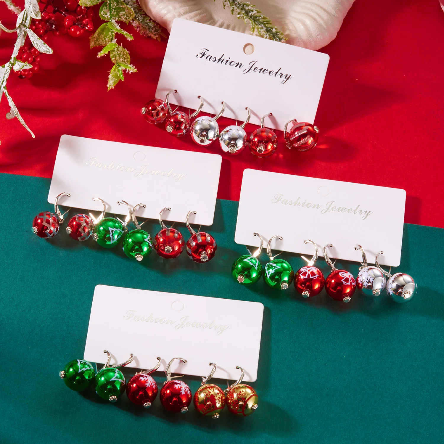 3Pairs Weihnachten Acryl Ball Schneemann Baumeln Baum Schneeflocke Ohrringe Hoop für Frauen Rote Kugel Weihnachten Neue Jahr Party schmuck Geschenk