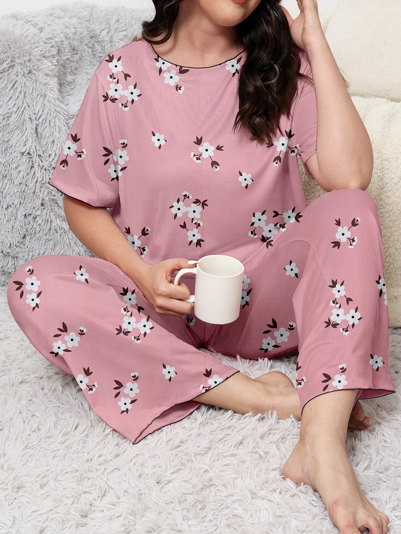 Milk silk material pajamas, home clothes, plus size short sleeved pants set, can be worn externally in sizes 1XL-5XL