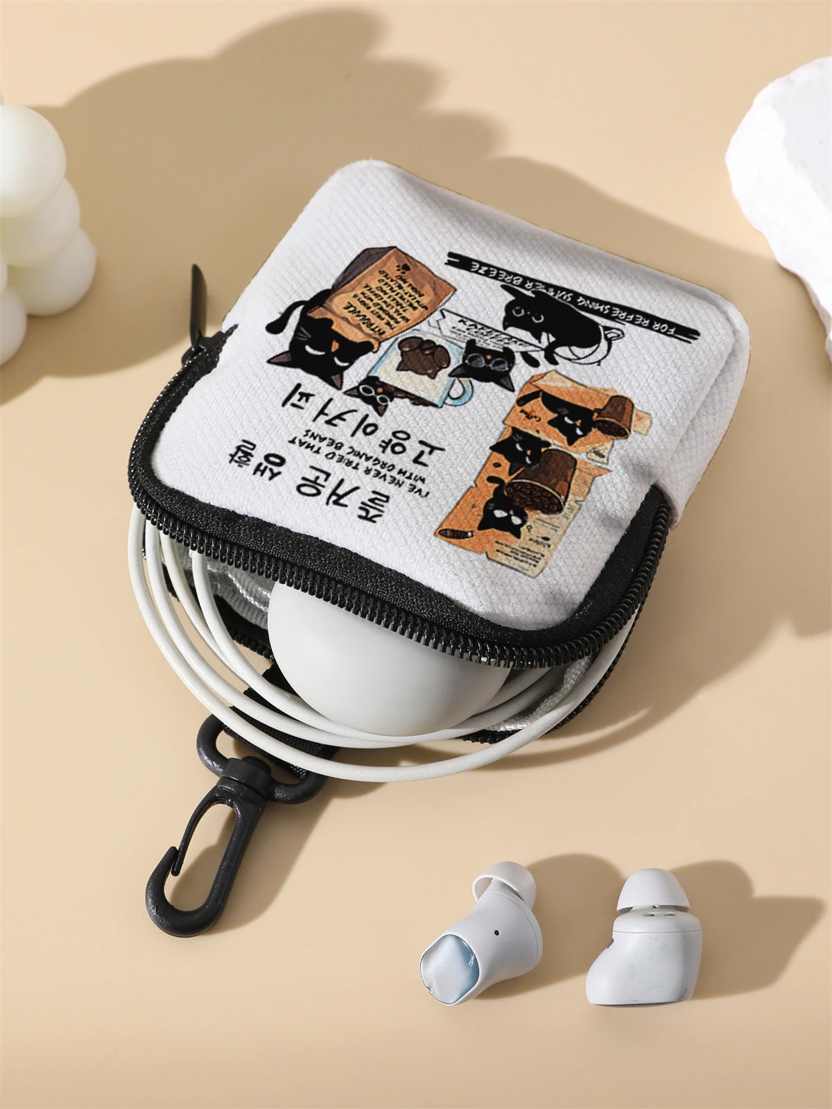 A large capacity wallet with a black cat pattern, digital printed coin wallet, and storage bag are ideal choices for GIFs