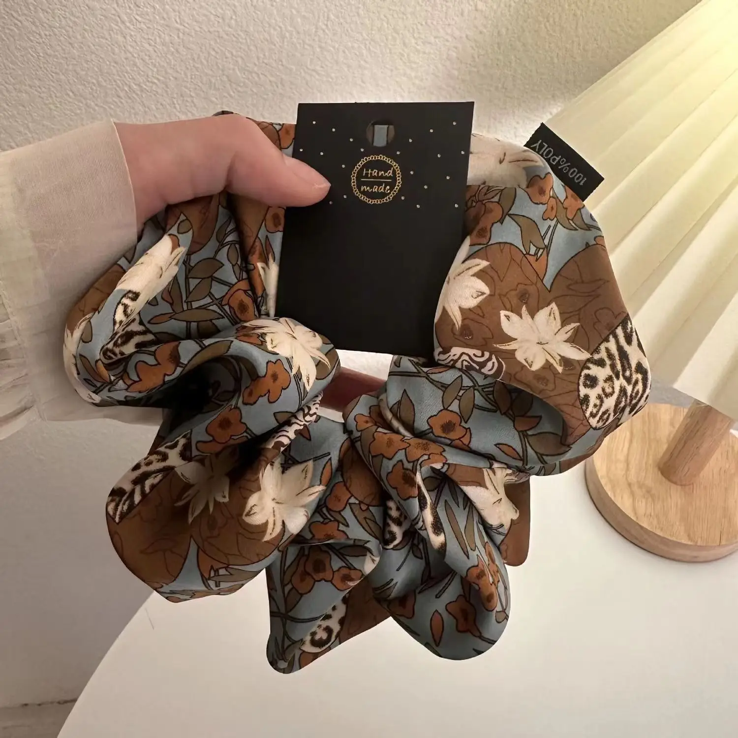 Modischer Haargummi aus Seidensatin, Vintage-Blumen-Haargummi für Pony-Haarband, Strand-Accessoires, aufrollbar, für Frauen und Mädchen – Detail 12