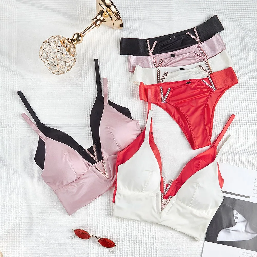 

Women's Fashion and Sexy New Style Detachable Breathable Natural Mulberry Silk Underwear Set Sexy French Triangle Cup Underwear