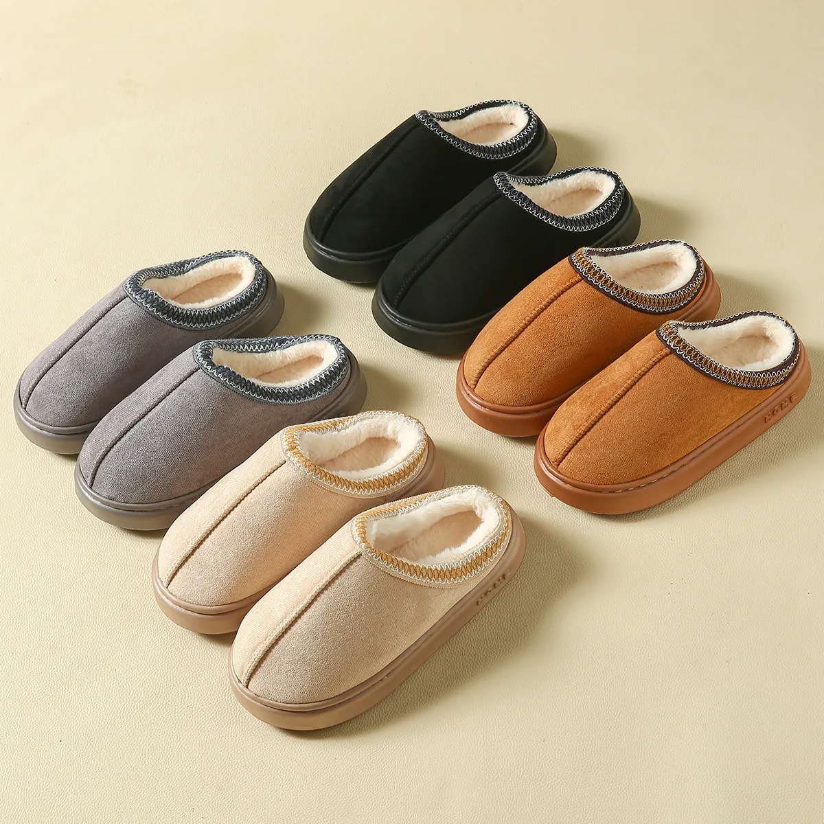 شبشب منزلي للزوجين عالي الجودة بلون سادة جديد من جلد الغزال الصناعي، نعل سميك، غير قابل للانزلاق، خفيف الوزن، دافئ من القطن للنساء