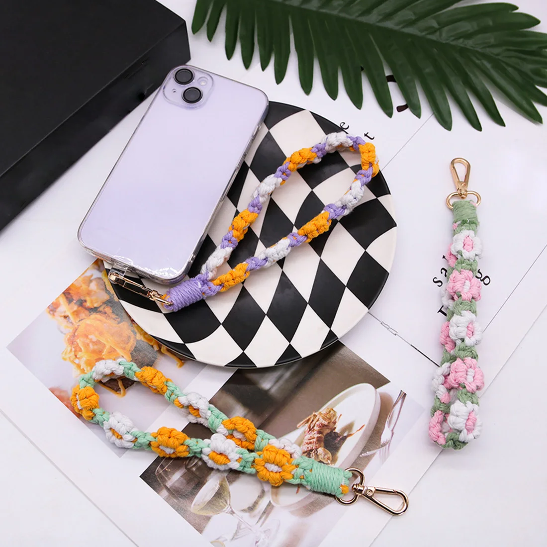 

1PC Hand-woven Mobile Phone Chain Keychain For Women Girls Fashion Daisy Flower Braided Rope Key Chain Bag Pendant Creative Gift