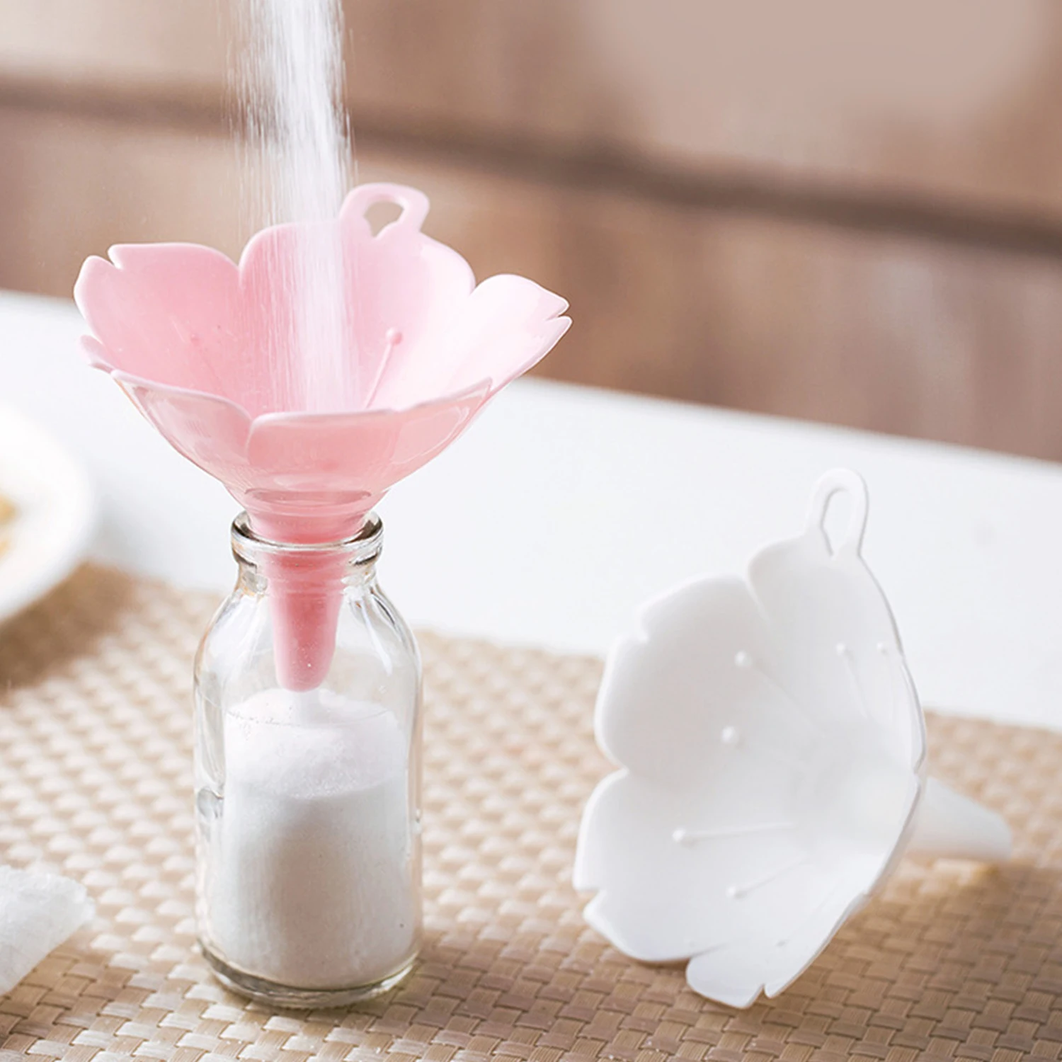 

Flower Shape Liquid Funnel Cherry Blossom Style Mini Funnels Home Liquid Powder Dispenser Kitchen Acceesories Tools