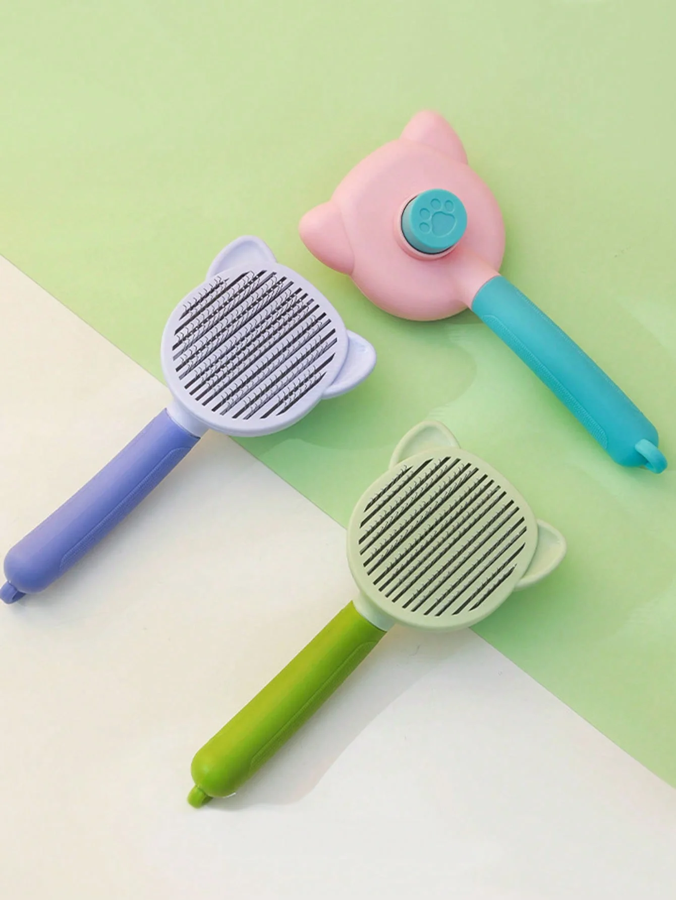 1pc-Pet massage combing brush, one click easy removal of loose pet dog and cat bottom hair tool-random color