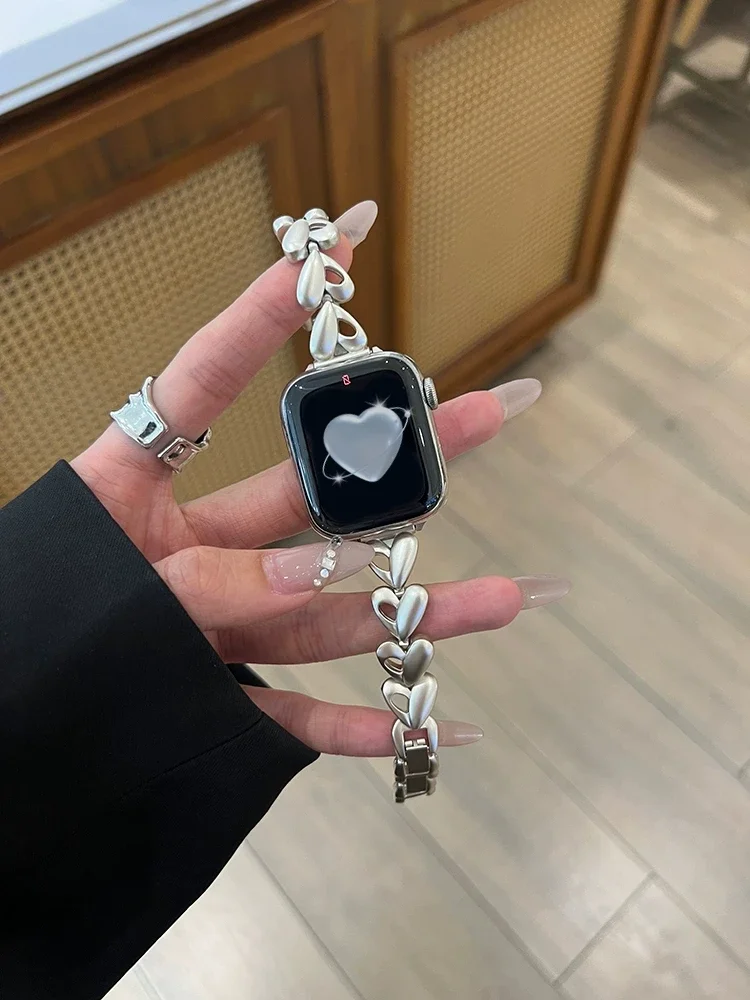 

Luxury Hollow Love Heart Metal Band For Apple Watch 9 8 Ultra 7 6 4 5 Women Strap Bracelet For iWatch Series 41MM 45MM 49MM 40MM