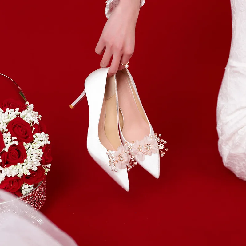 

High heels, women's slim heels, high-end feel, Huizhou white wedding shoes socialite style French commuting, not tiring toe tips