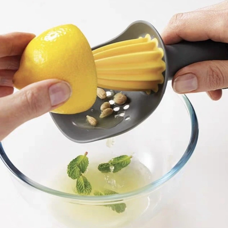 Manual Plastic Citrus Reamer Hand-held Orange Lemon Squeezers Portable Fruit Press