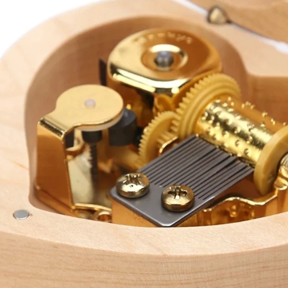 Music box Wooden heart shaped music box maple wood 18 tones clockwork musical box Swan Lake Summer Moving Castle birthday gifts for lovers