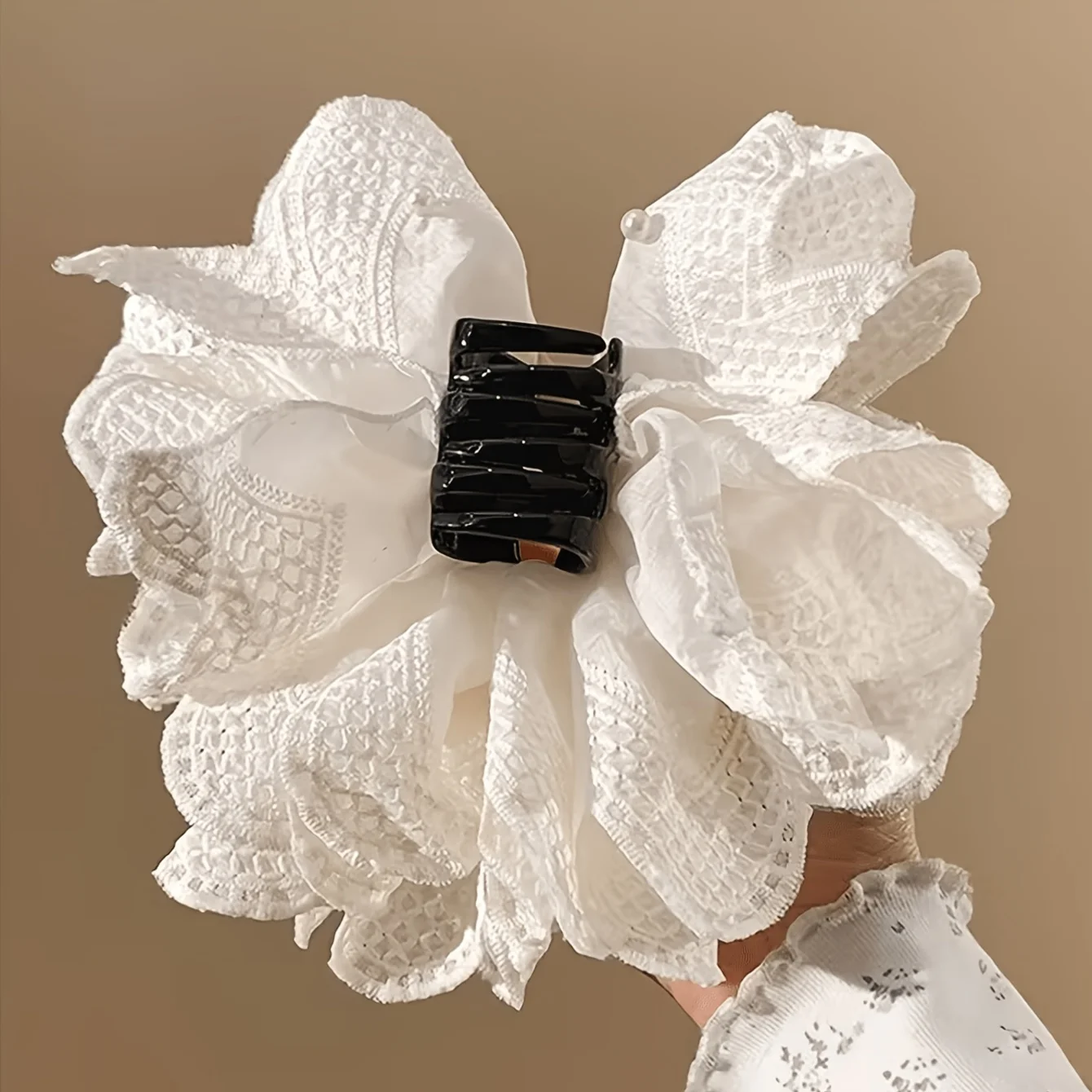 Fermaglio per capelli a forma di squalo con fiore in pizzo e decorazione di perle, design ultra grande, presa ferma, accessorio per acconciature quotidiane e updo. - immagine 4
