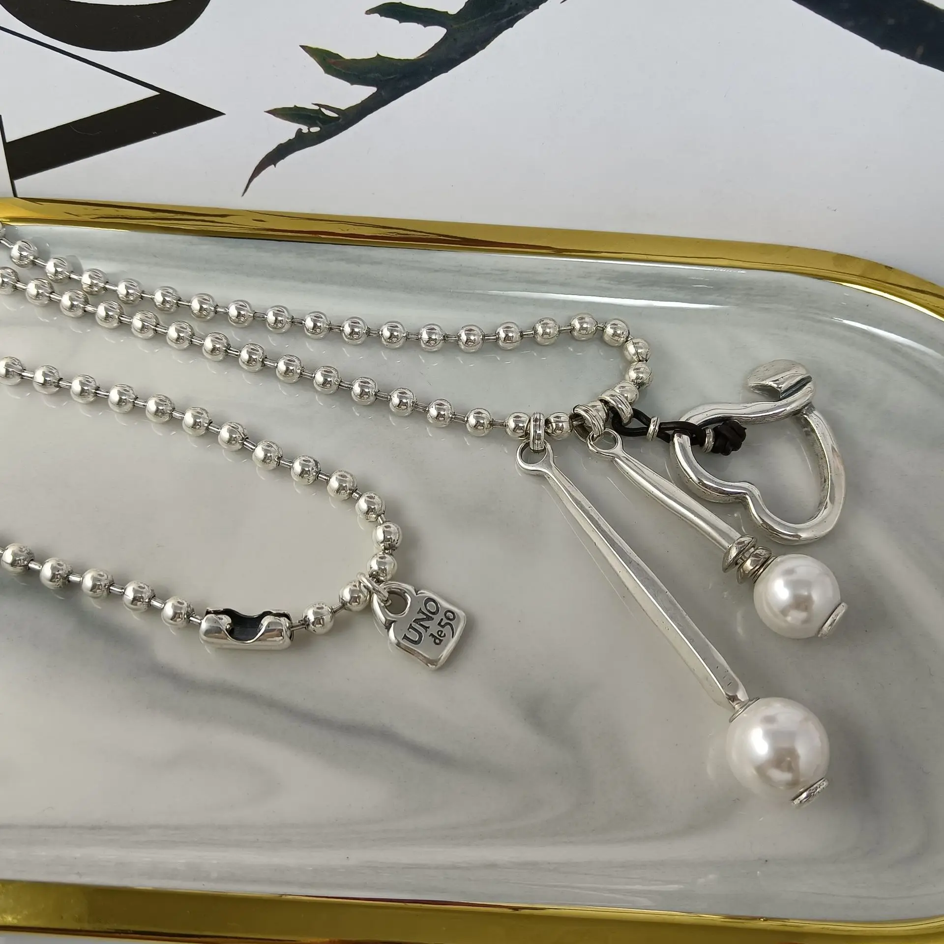 2022 Spot fashion luxury fashion productsUNO 50 Color Crystal necklace, European and American INS handmade gift