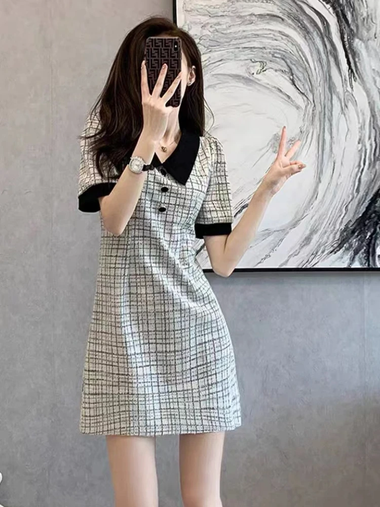 

2023 Spring New French Polo Collar Plaid Dress Female Small Fashion Temperament Age Reduction A Word Mini Knitted Short Dress