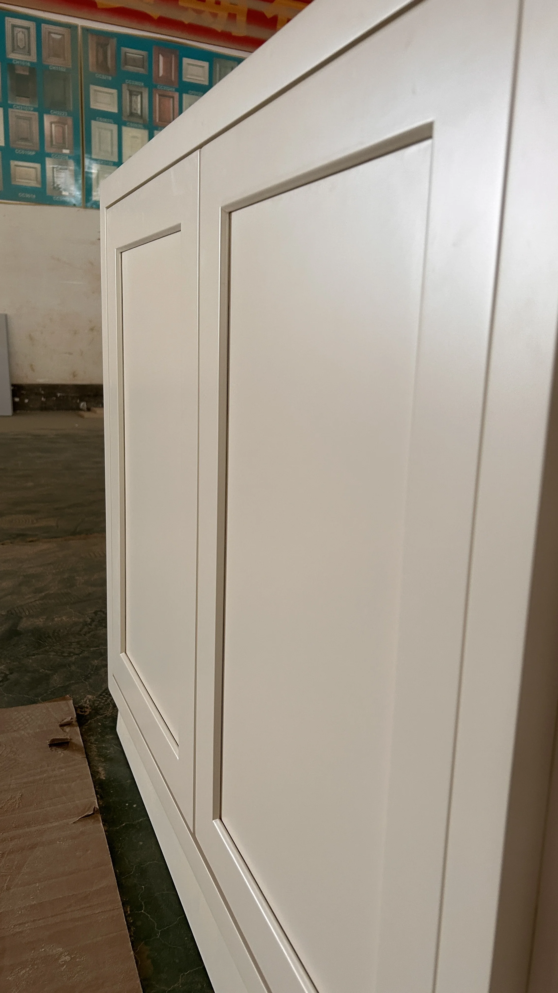 Kitchen Furniture Customized White Shaker Style Solid Wood Kitchen Cabinet 3