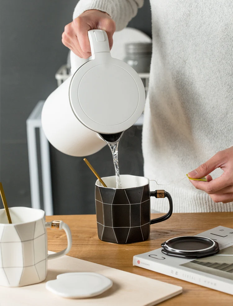 Kreative geometrische Kaffeetasse mit Deckel und Löffel, einfaches großes Fassungsvermögen, Frühstücksteetasse aus Keramik, Geschenk für Freunde, 450 ml – Detail 15