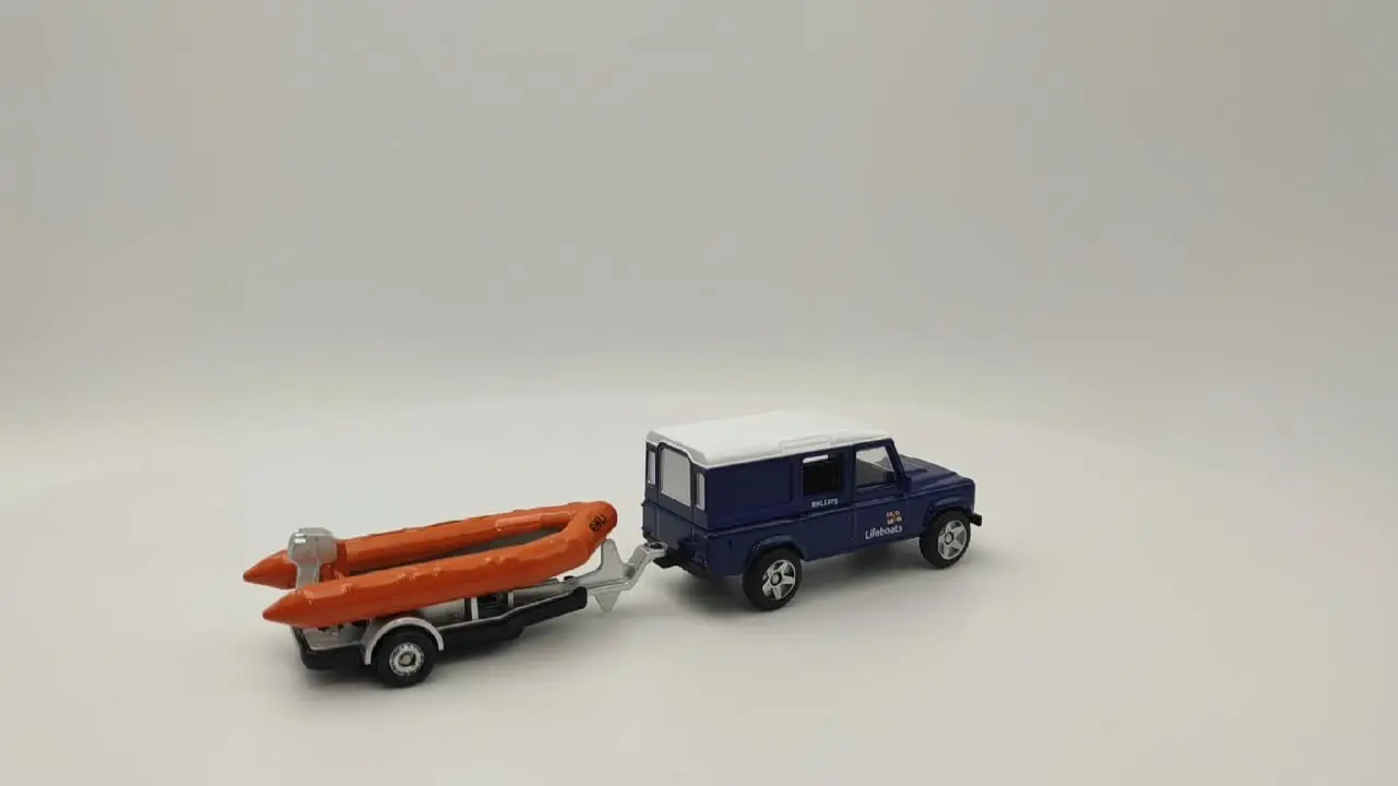 Diecast CORGI 1:64 Scale Rescue Vehicle Land Rover Defender