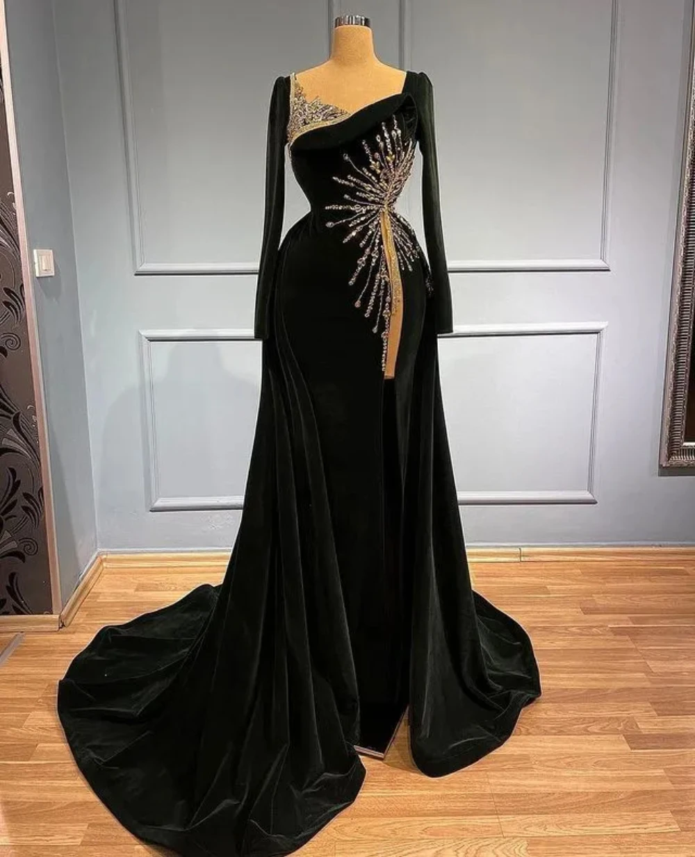 

2024 Sauda Arabia Mermaid Evening Dresses Square Collar Neck Long Sleeves Velour Exquisite Beaded Sequins New Vestidos De Fiesta
