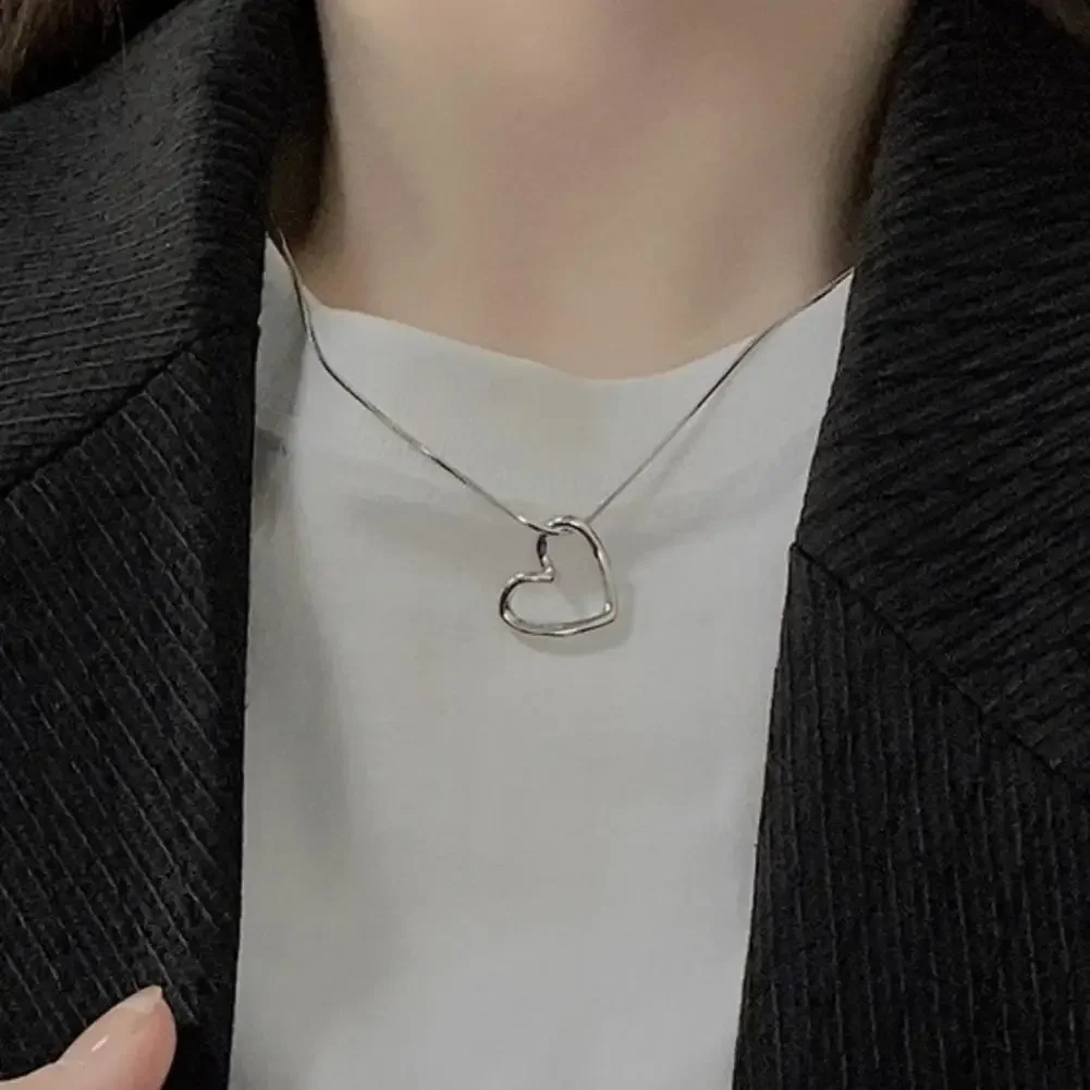 Elegant Hollow Heart Pendant Necklace Adjustable Length Jewelry for Women Wear Parties Pendant