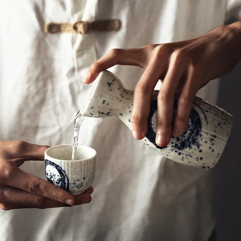 250ml Ceramic Sake Set 1 Wine Pot 4 Cups Restaurant Home Liquor Divider Vintage Hip Flask Spirits Shochu Vodka Bar Set Gift