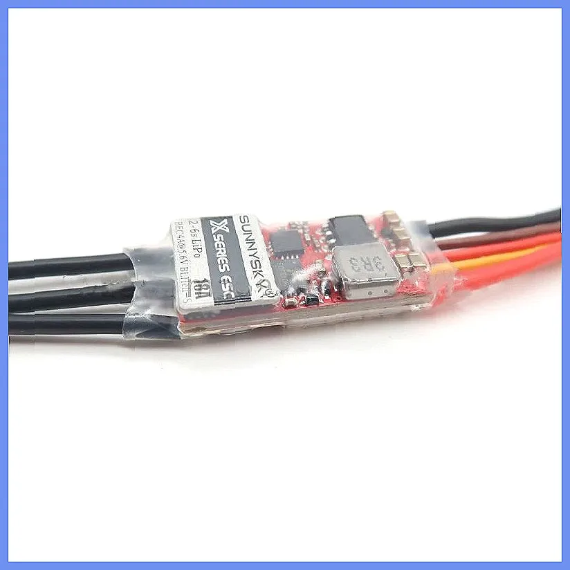 Contrôleur de vitesse ESC SunnySky X 18A pour drone FPV, avec câbles de batterie et connecteurs moteur.