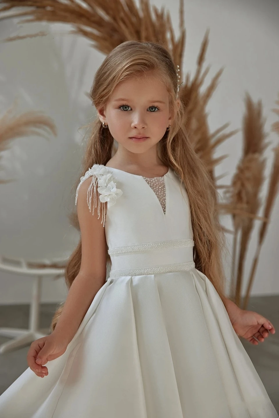 Vestido blanco Simple para niña de las flores para bodas, flores 3D, satén con cuentas, línea A, bata larga para desfile de cumpleaños, vestido de primera comunión