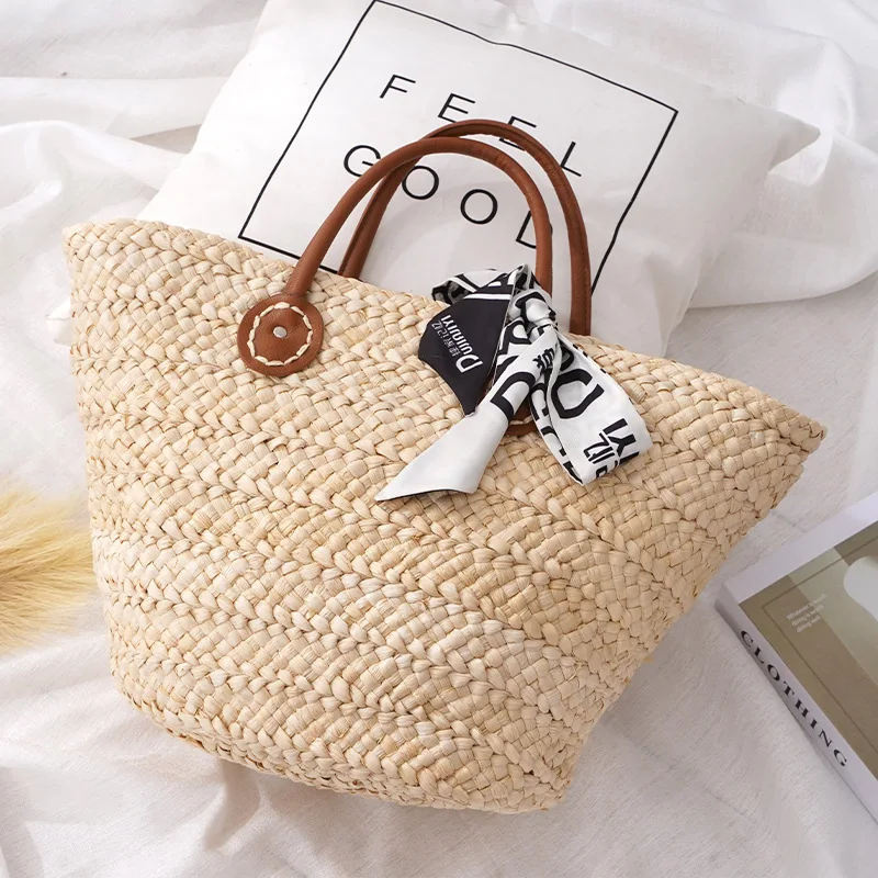 Рисунок 4 - Сумка из ротанга женская