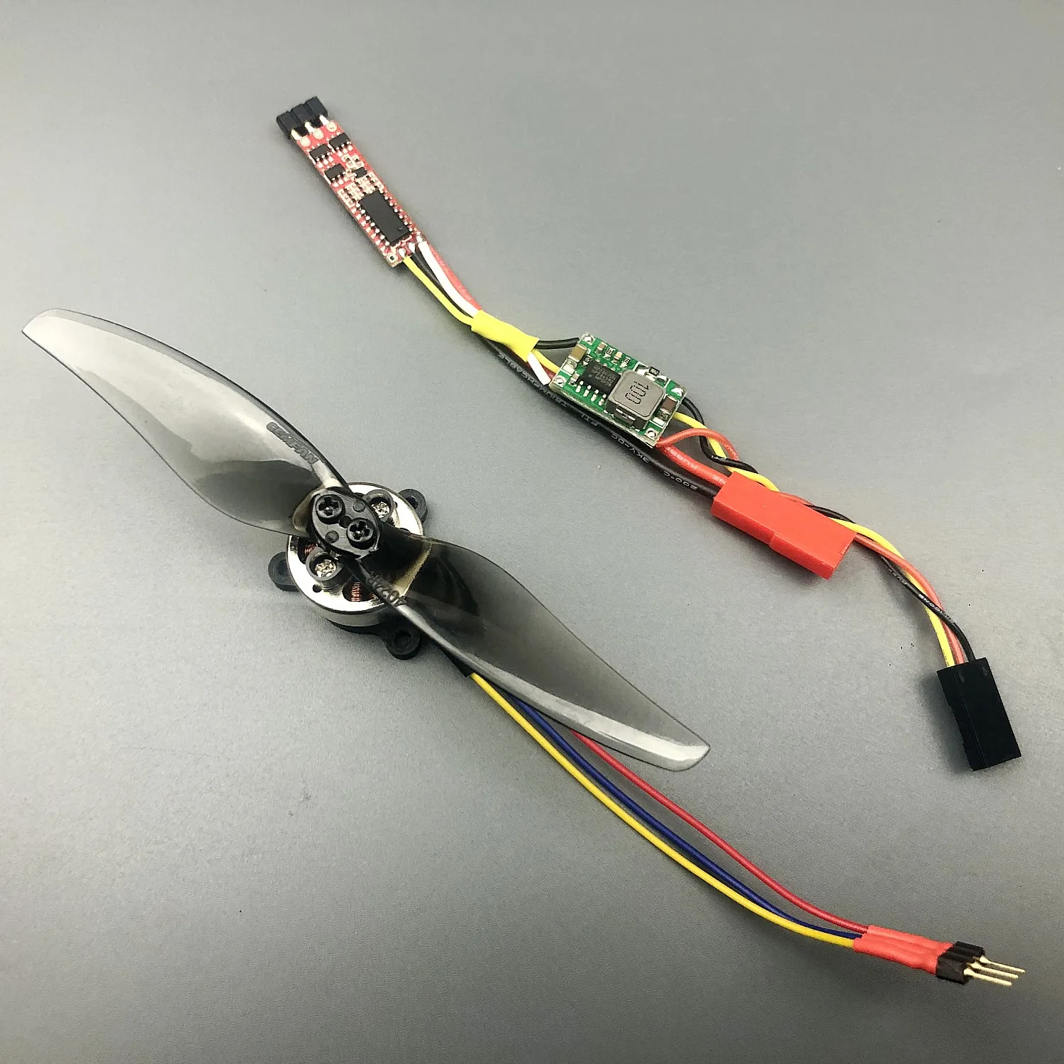 Kit motore brushless 3800kV 7,4V con ESC e elica da 100mm per drone RC
