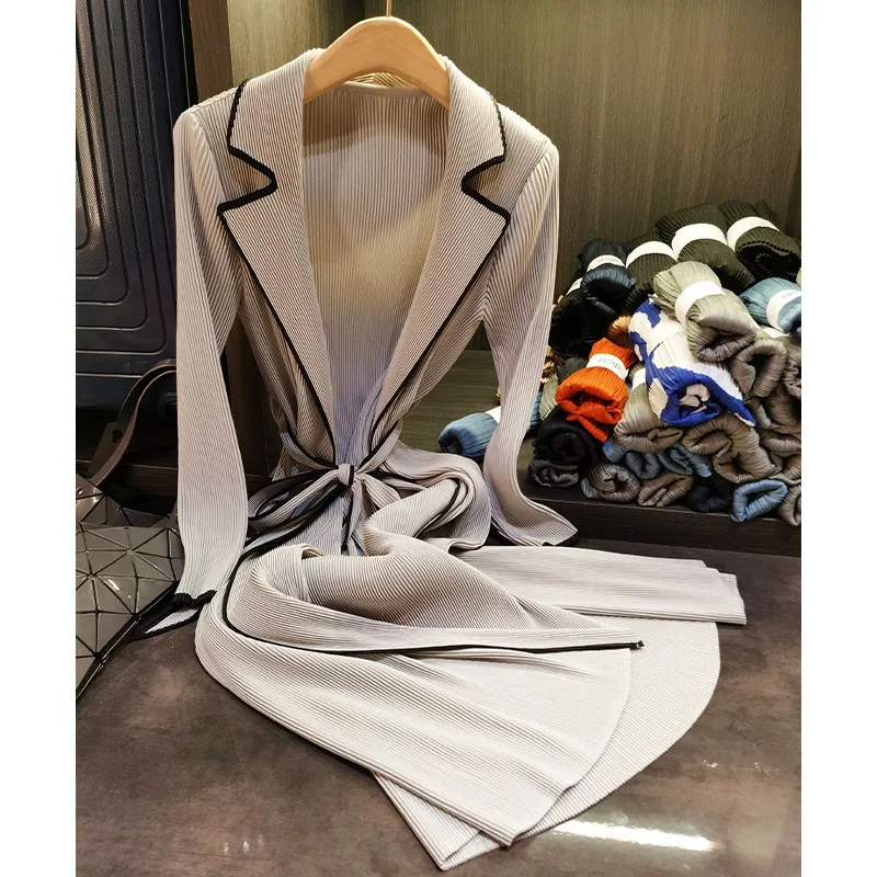 

Fashion Versatile Suit Lapel Tie Pleated Trench Coat in The Long Temperament Commuting Miyake Jacket Female 2023 New Clothing