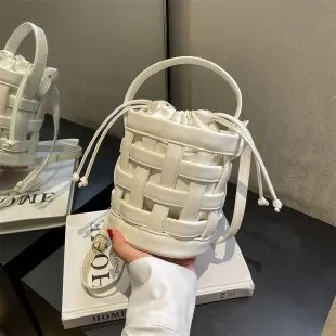 

Сумка на плечо из искусственной кожи на ремне, дизайнерские стильные модные плетеные сумки для отдыха для женщин, однотонная Сумка-тоут 2024, сумки на плечо