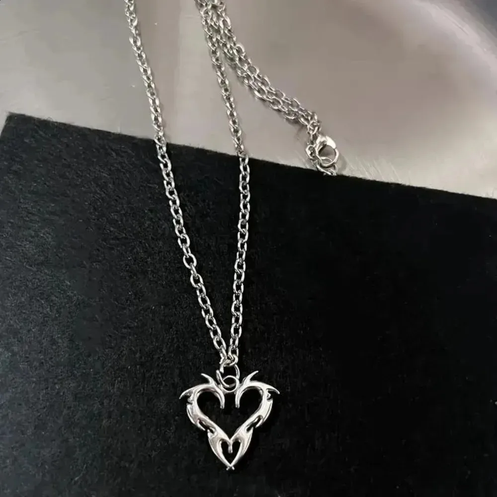 Y2K Punk Spiral Heart Star Tooth Pendant Necklace Set Silver Tone Chain Necklaces for Women E-girl Grunge Aesthetic 2