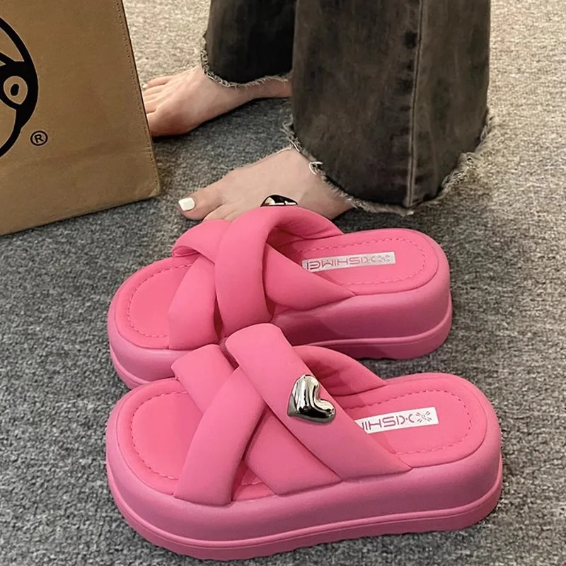 Slipper women wear niche high-end sense 2024 new black ultra fire increase thick sole sandals beach shoes