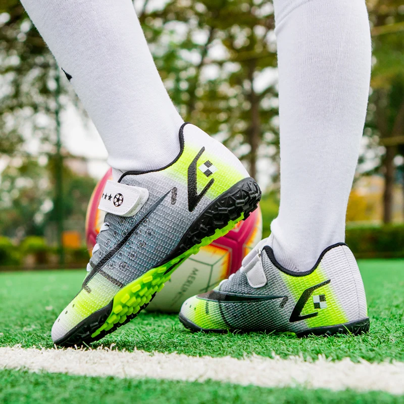2022 Outdoor Black Green Soccer Shoes for Children Non-slip TF Football Futsal Shoes Kids School Sneakers Boy taquetes de futbol