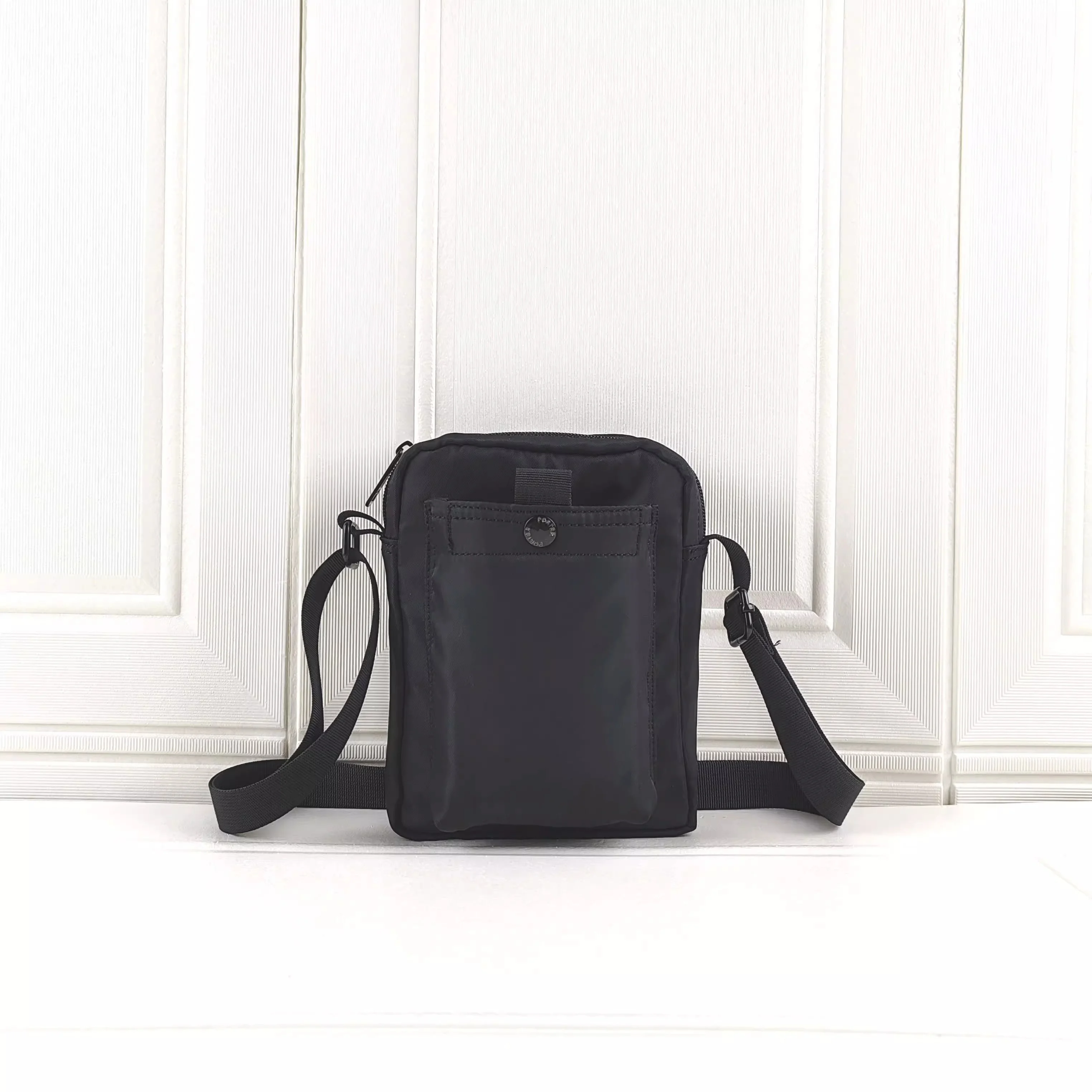 

Single Shoulder Crossbody Bag for Men Leisure Simple Lightweight Small Backpack Vertical Mobile Sidebody Bag Multi functional