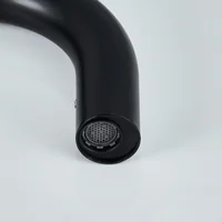 ก๊อกน้ำอ่างล้างหน้าสีดำด้านอ่างน้ำเย็นแบบเดี่ยวติดตั้งบนดาดฟ้าห้องน้ำเครื่องผสมสัญญาณอัตโนมัติเครนใช้แบตเตอรี่ 3