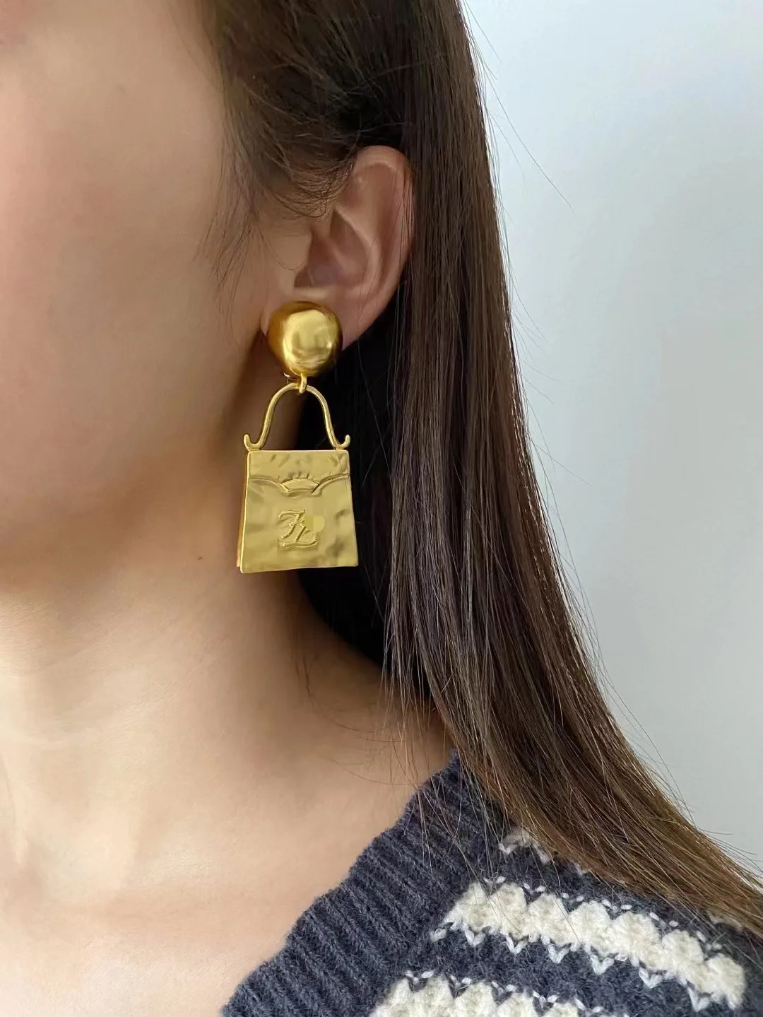 European and American exaggerated retro irregular geometric bag ear clip