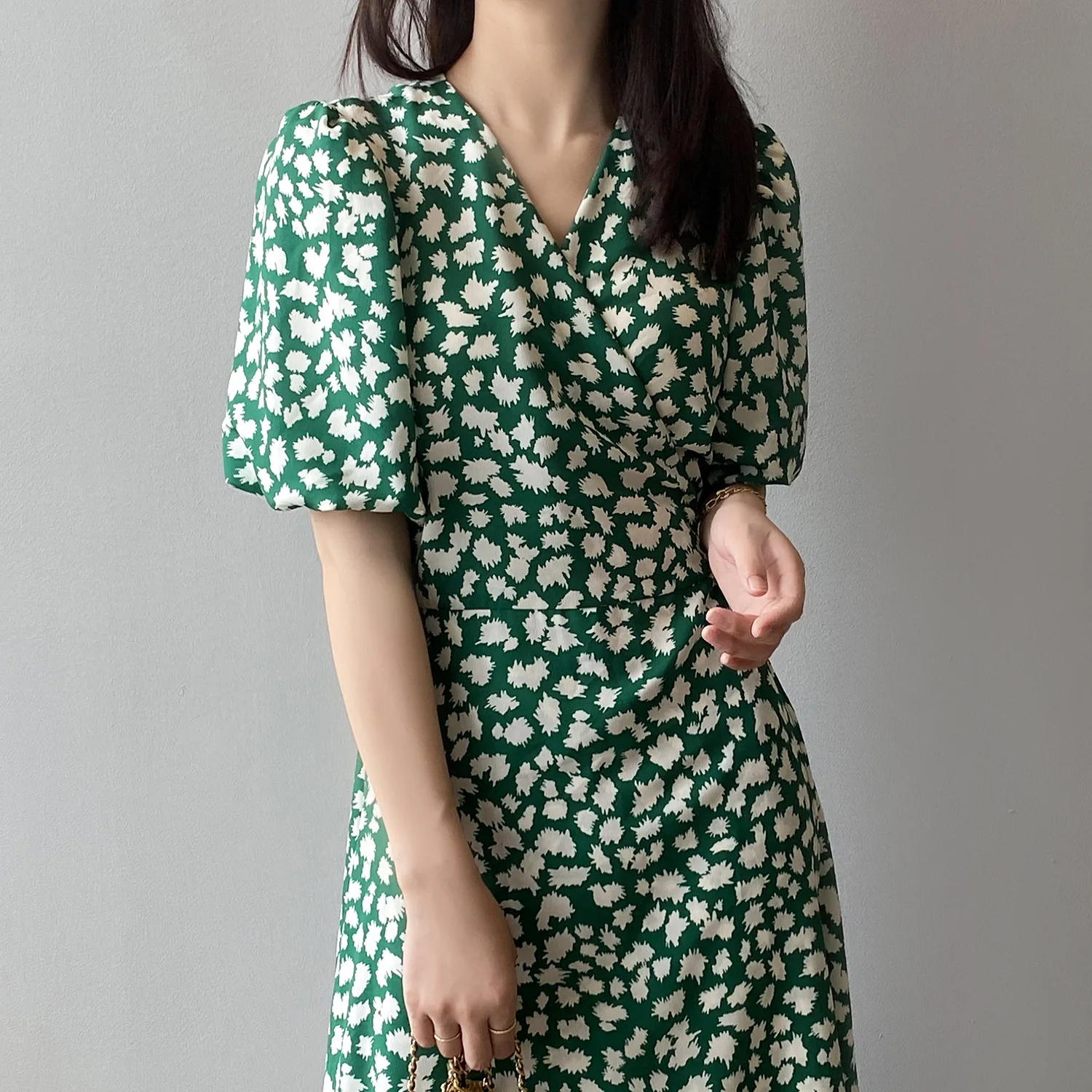 

V-neck floral dress for women's 2024 summer new French forest