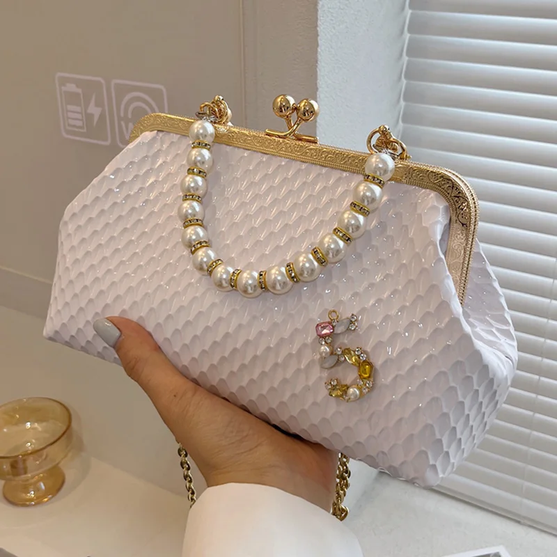 Luxury Women French Minority Shoulder Bags Gold Crossbody Bags Fashion Pearl Chain Shell Clip Small Handbag Eveing Clutch crossbody bag women handbags