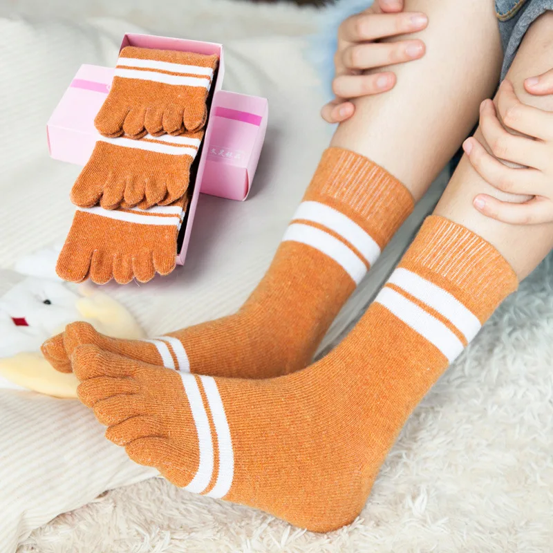 3켤레 겨울 양말 (발가락 노출) 젊은 여성 소녀용 부드러운 보온 양말 일본 패션 스트라이프 중간 길이 따뜻한 스플릿 토 양말