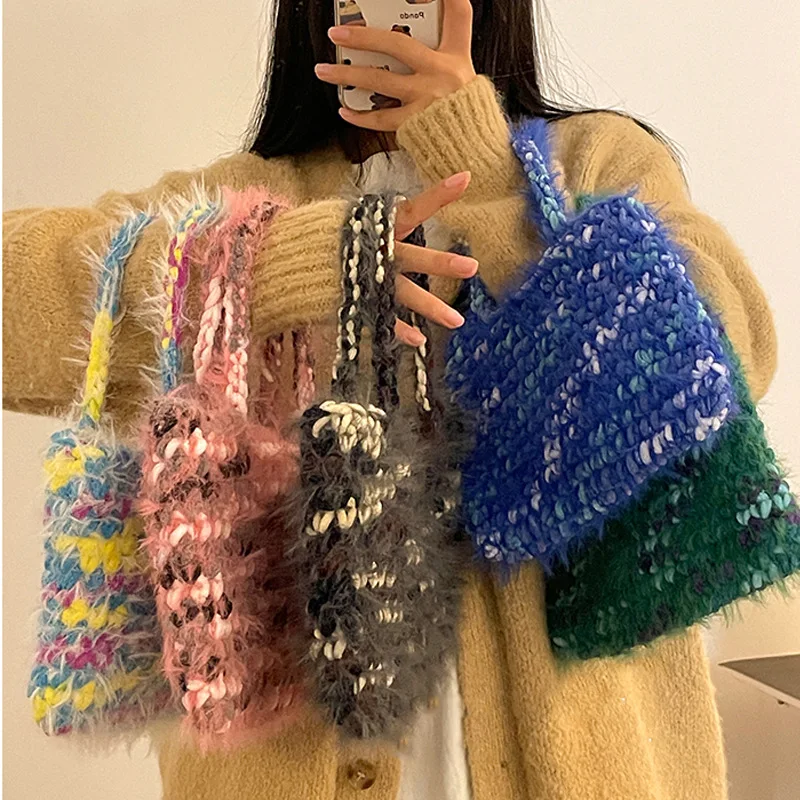 

Handwoven Women Handbag New Design Plush Women Bag Cute Plush Large Capacity Tote Bag