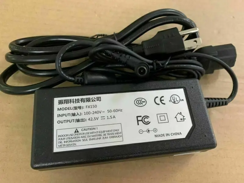 1X Tc-Helicon Voicesolo Fx150 Altoparlanti Monitor Adattatore Di Alimentazione Universale